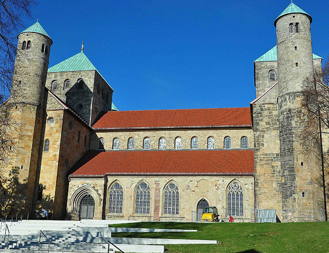 Dakkeramiek_Meyer-Holsen_monument_bescherming_Michaeliskirche Hildesheim
