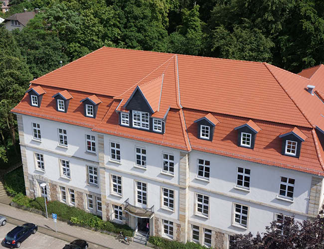 Meyer-Holsen_Denkmalschutz_Galerie_Rathaus Luebbecke_Biber Kronendeckung_naturrot