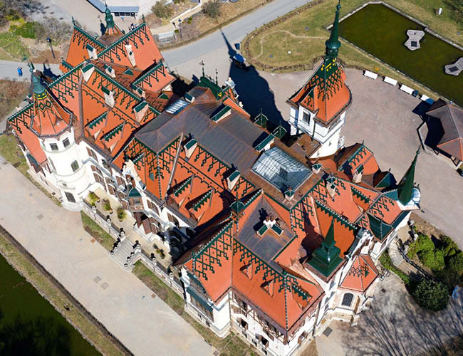 Meyer-Holsen_Denkmalschutz_Galerie_SchlossLesnaTschechien_Luftansicht