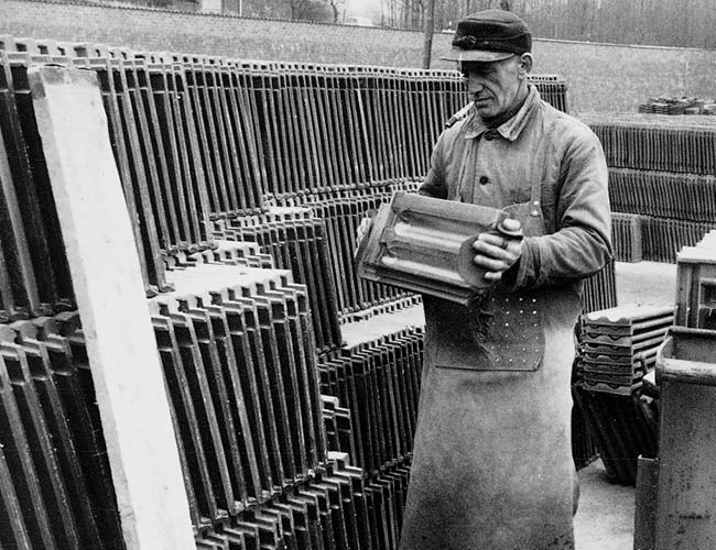 Meyer-Holsen_Unternehmen_historisch_Ziegel-stapeln